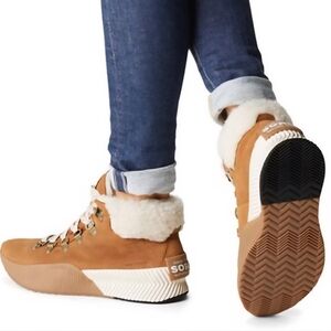 Sorel Women's Out-N-About III Conquest Boots In Camel Size 10